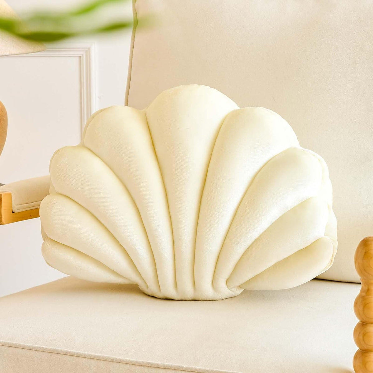 Cream Seashell Throw Pillows, Shell Shaped Throw Pillows, 13 Inch Soft Velvet Home Decorative Pillow Plush Cushion for Bed Couch Living Sofa Room Decor Accent Throw Pillow