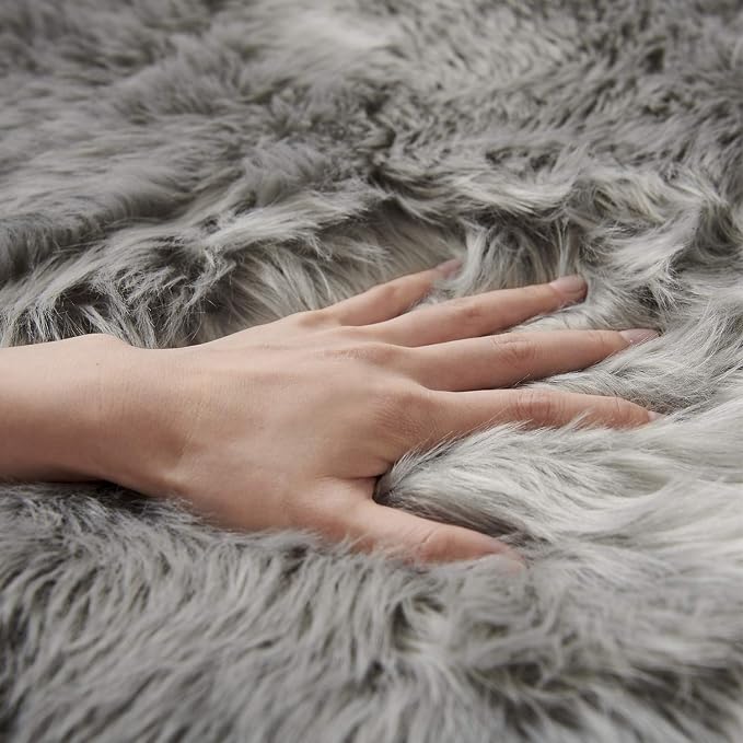 SERISSA 5x5 Fluffy Grey Round Faux Fur Area Rug - Image 3