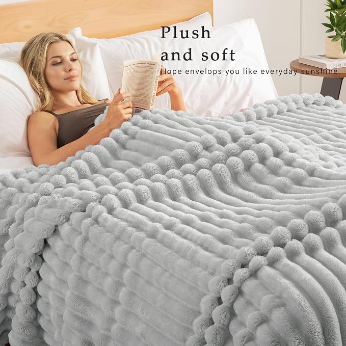 Exclusivo Mezcla Striped Twin Size Fleece Blanket - Image 2