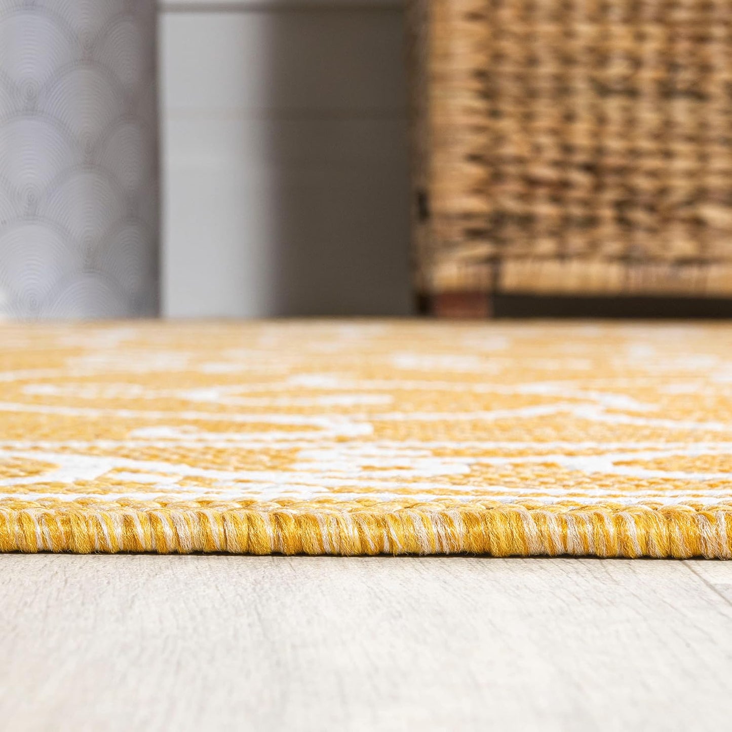 JONATHAN Y Vintage Filigree Indoor Outdoor Area Rug 4X6 Yellow/Cream, Charleston Textured Weave for Backyard, Patio, Porch, Easy-Cleaning, High Traffic, Pet-Friendly, Non-Shedding (SMB106L-4)