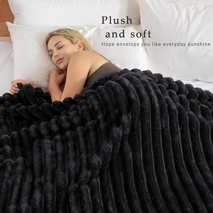 Exclusivo Mezcla Striped California King Size Fleece Blanket - Image 2