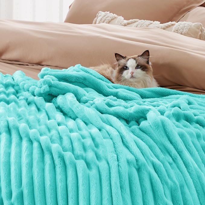 Bedsure Soft Full Size Fleece Blankets - Image 3