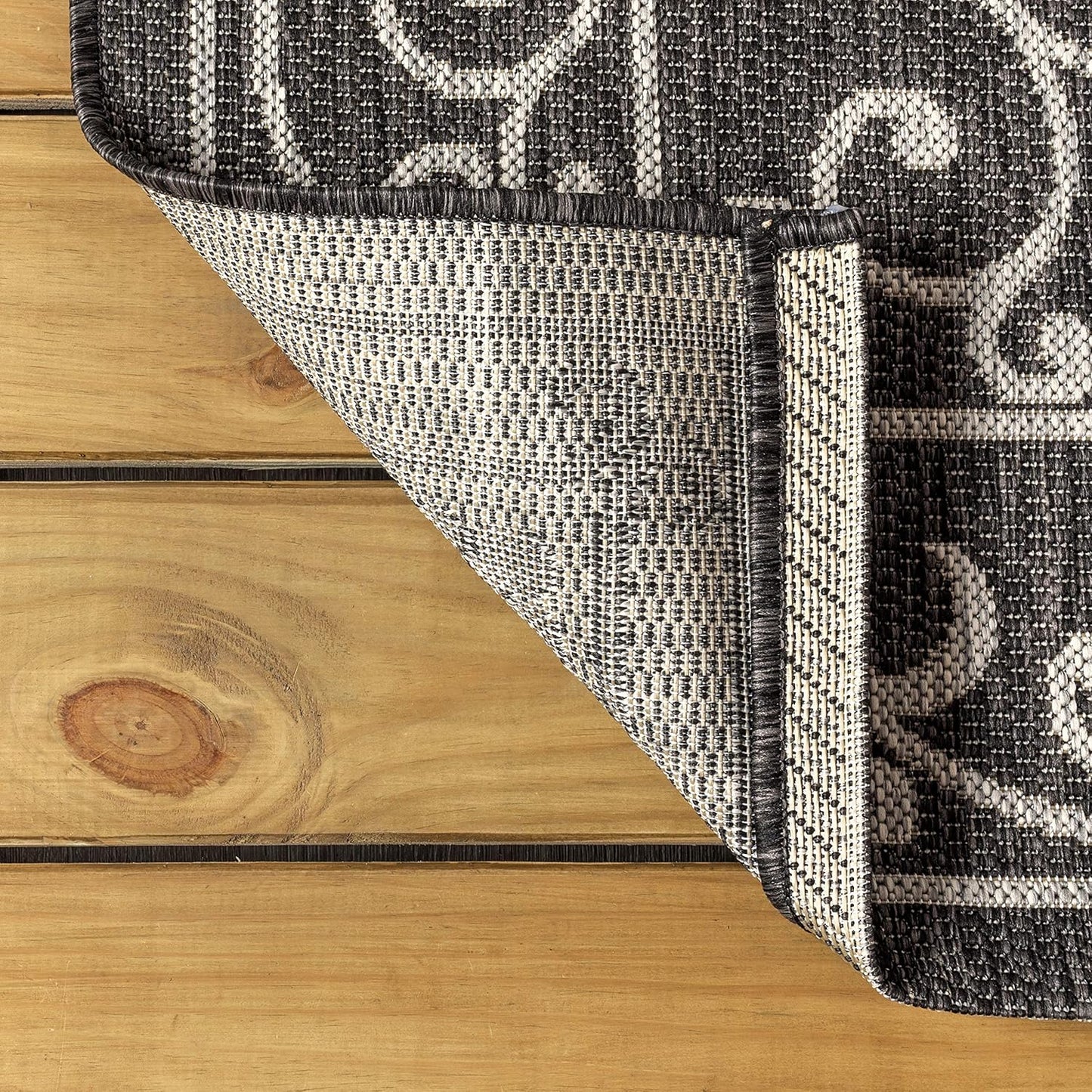 JONATHAN Y Vintage Filigree Indoor Outdoor Area Rug 4X6 Black/Gray, Charleston Textured Weave for Backyard, Patio, Porch, Easy-Cleaning, High Traffic, Pet-Friendly, Non-Shedding (SMB106G-4)