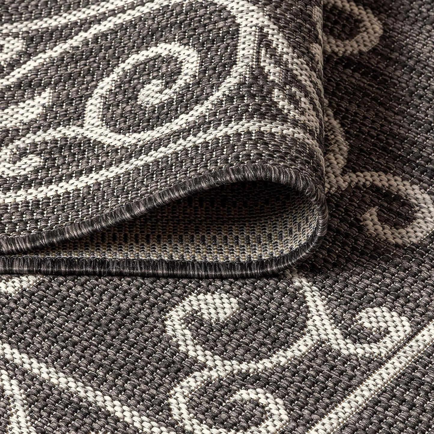 JONATHAN Y Vintage Filigree Indoor Outdoor Round Area Rug 3 Ft Black/Gray, Charleston Textured Weave for Backyard, Patio, Porch, Easy-Cleaning, High Traffic, Pet-Friendly, Non-Shedding (SMB106G-3R)